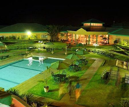 Crossroads Hotel ليلونغوي المظهر الخارجي الصورة