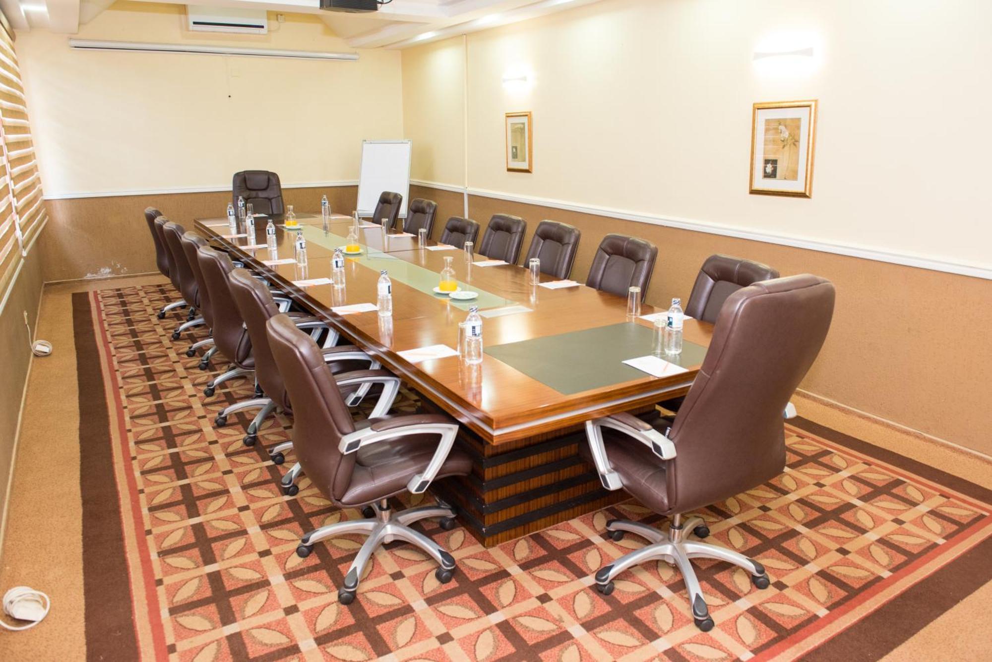 Crossroads Hotel ليلونغوي المظهر الخارجي الصورة