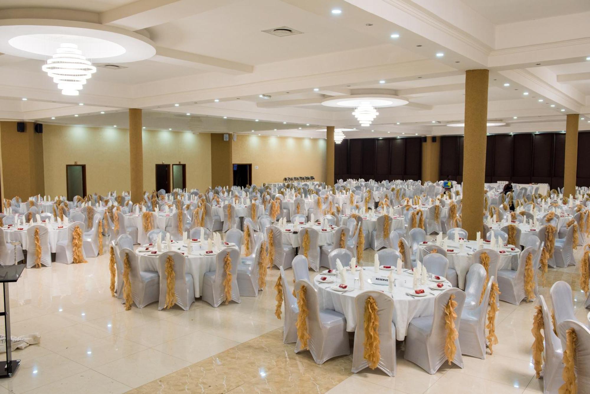 Crossroads Hotel ليلونغوي المظهر الخارجي الصورة