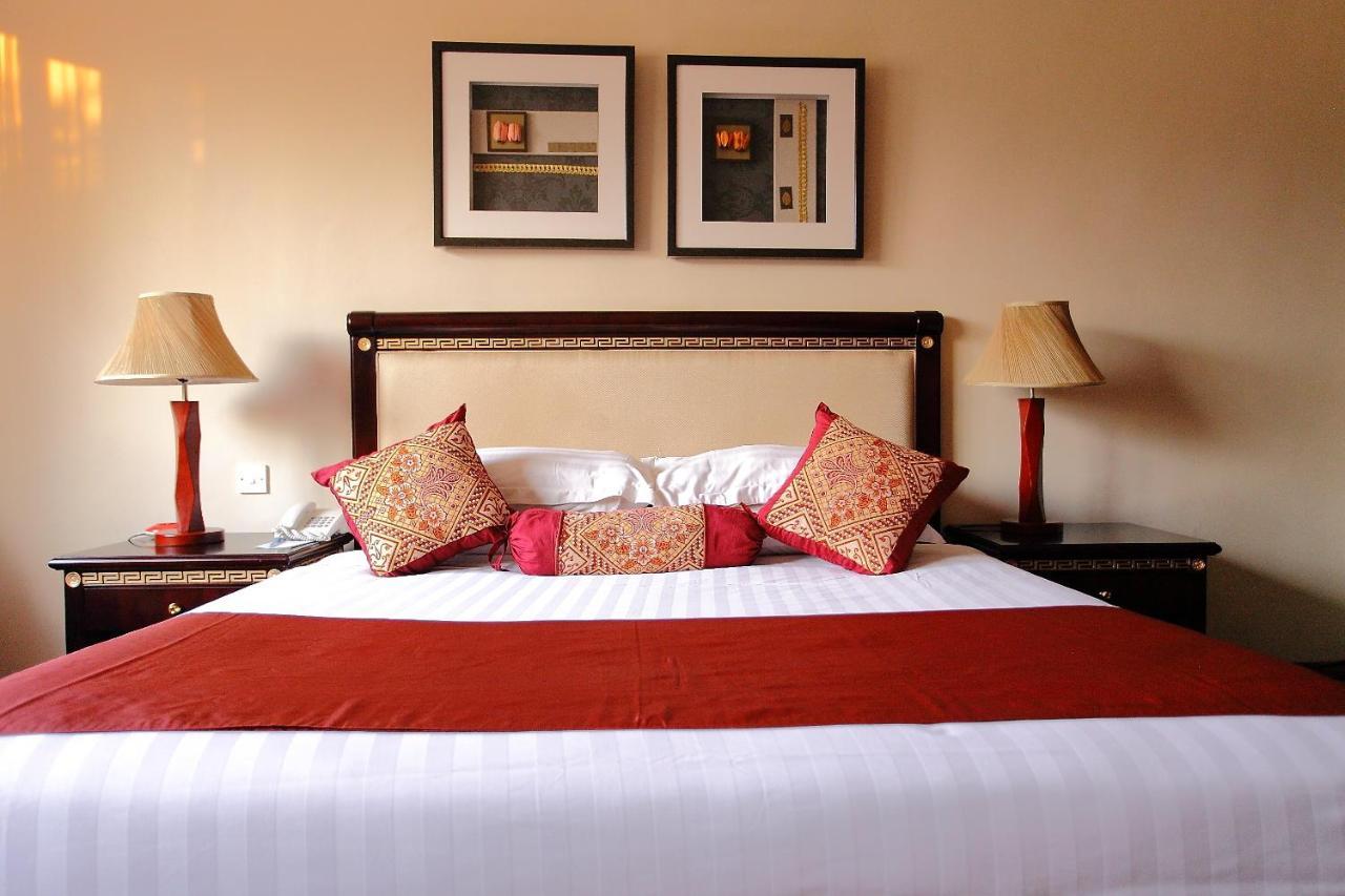 Crossroads Hotel ليلونغوي المظهر الخارجي الصورة