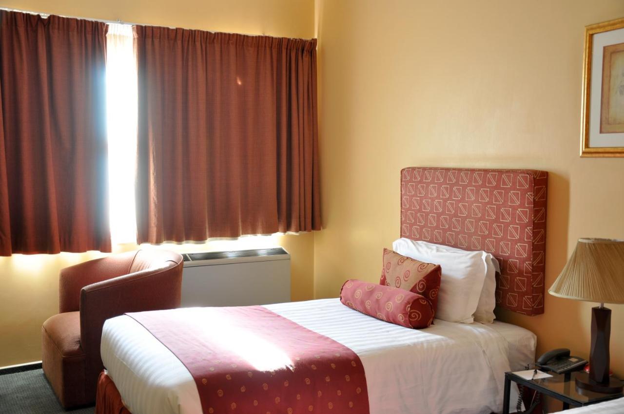 Crossroads Hotel ليلونغوي المظهر الخارجي الصورة
