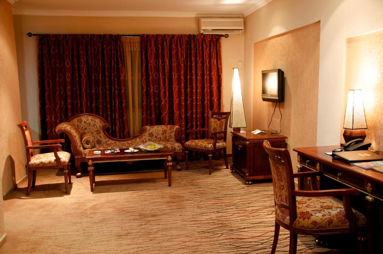 Crossroads Hotel ليلونغوي المظهر الخارجي الصورة