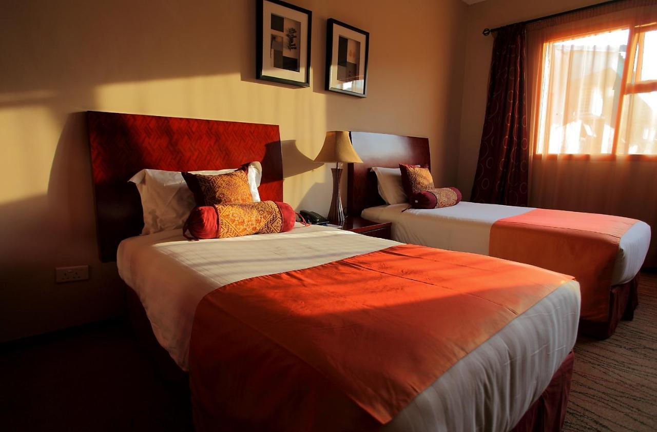 Crossroads Hotel ليلونغوي المظهر الخارجي الصورة