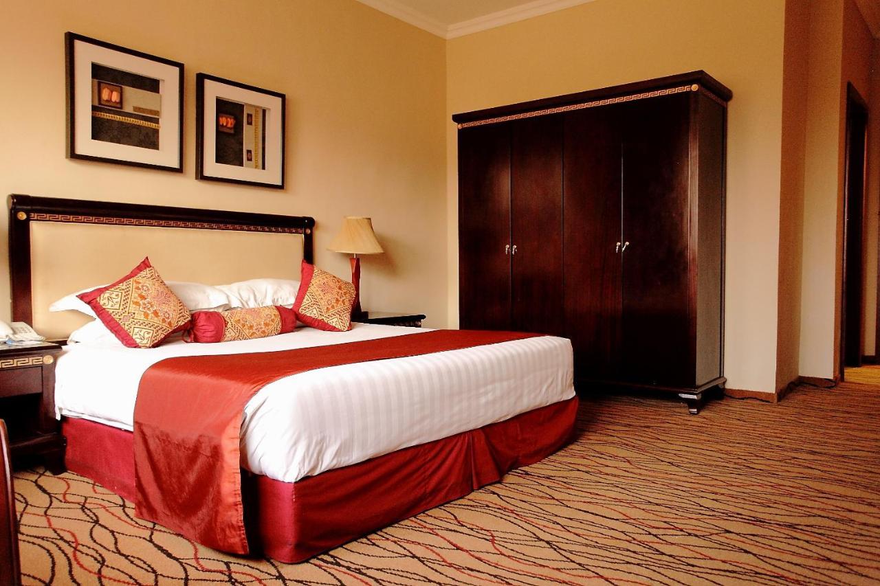 Crossroads Hotel ليلونغوي المظهر الخارجي الصورة