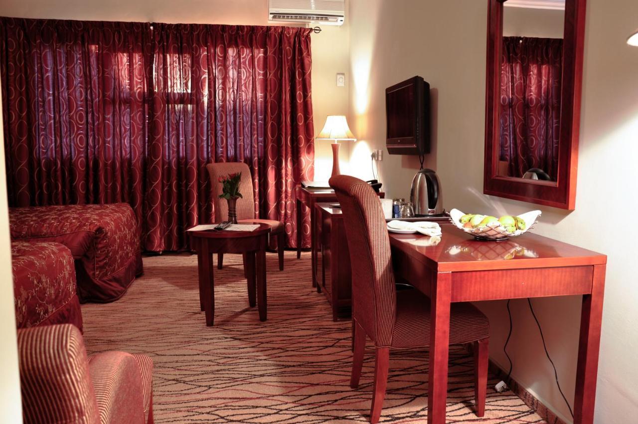 Crossroads Hotel ليلونغوي المظهر الخارجي الصورة