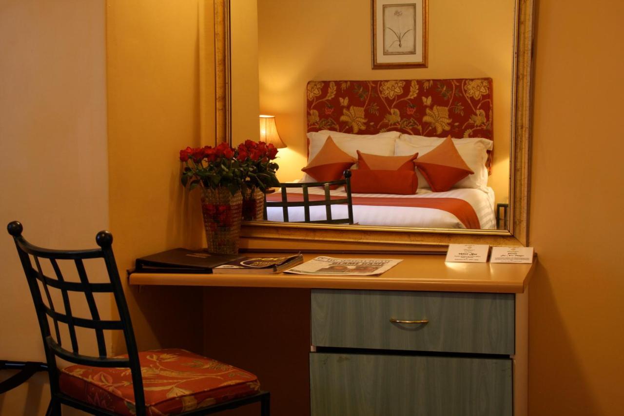 Crossroads Hotel ليلونغوي المظهر الخارجي الصورة